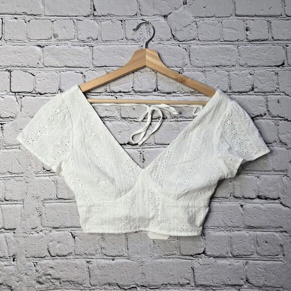 Altar'd State Cotton Shell White Eyelet Crop Top New Size Small - Picture 1 of 11